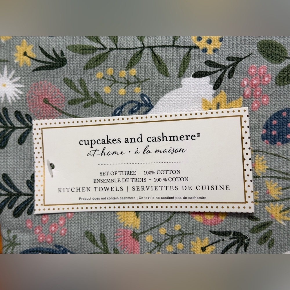 ✨NWT✨ cupcakes & cashmere: 3 Kitchen Towels - Picture 4 of 5